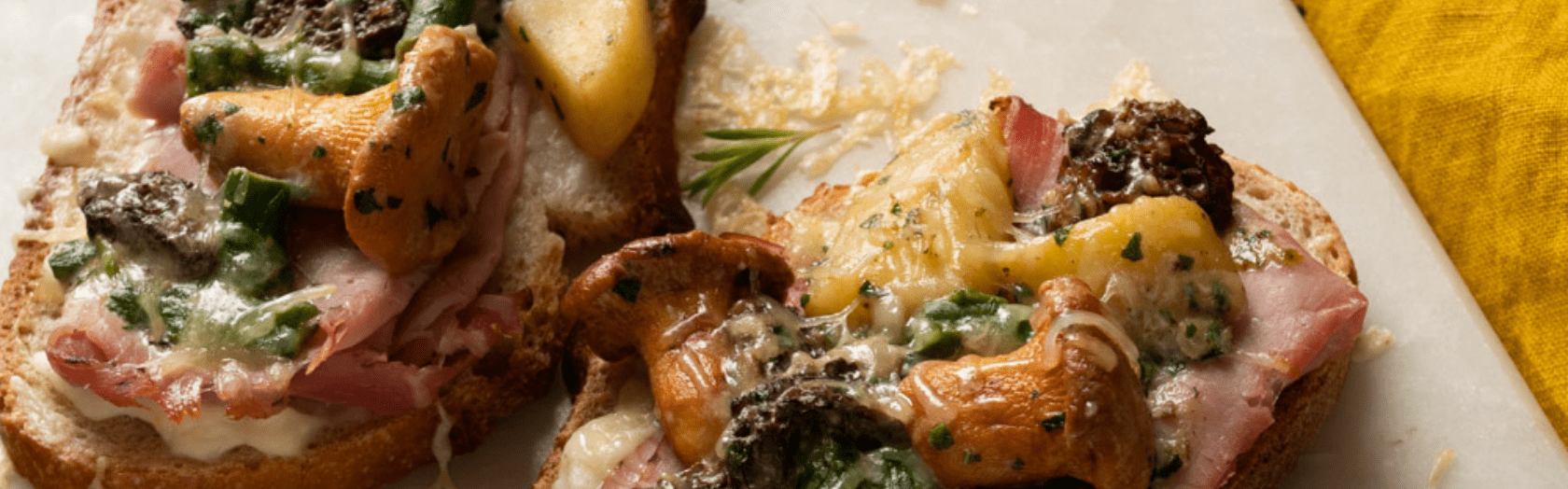 Image full largeur : Croque campagne, jambon et poêlée de champignons à la crème